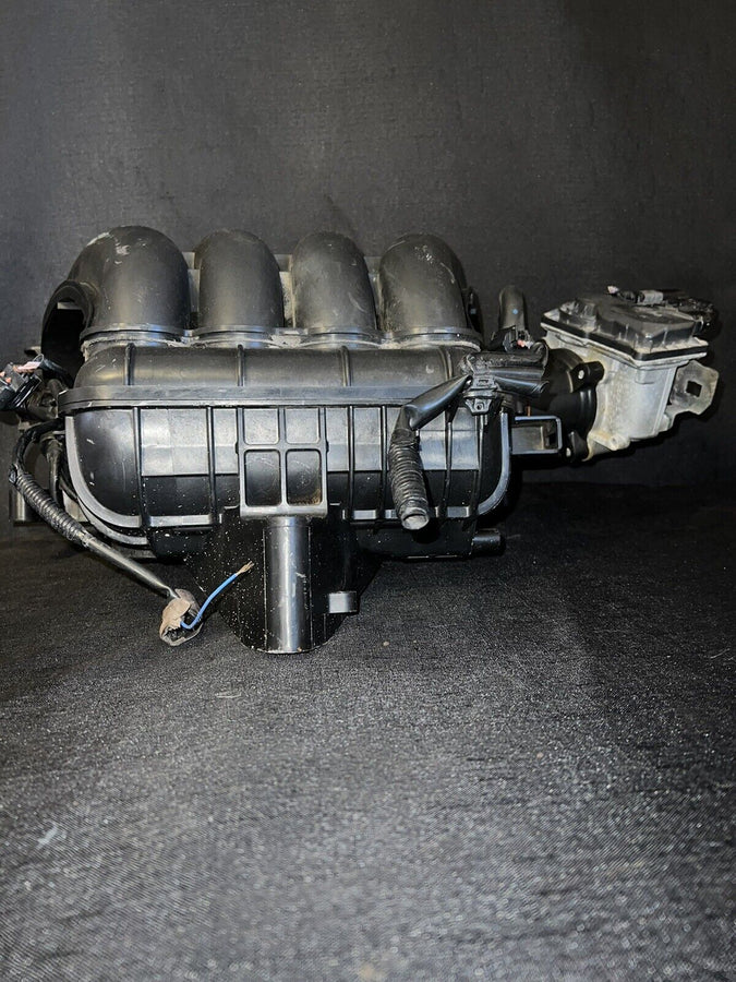 Mazda 3 Intake Manifold w/Throttle Body Oem PE1113100B 2013-2018