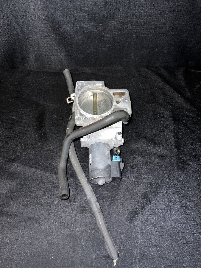 Chevrolet Silverado 1500 5.3L Throttle Body 2000-2001 OEM 17098019