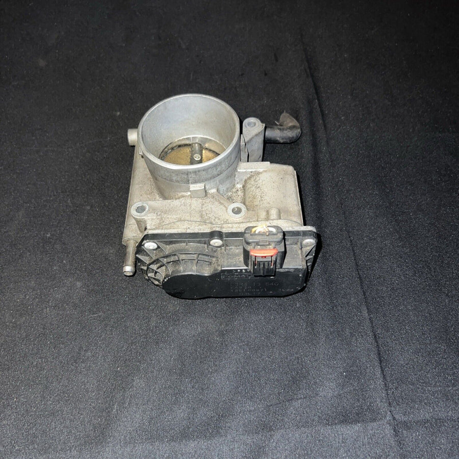 Mazda 3 Fuel Injection Throttle Body 2.0 L OEM (L3R413640) (06-13)