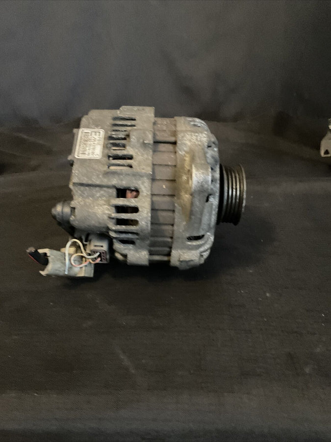 Mitsubishi Outlander Alternator L4 2.4L 03-04 OEM
