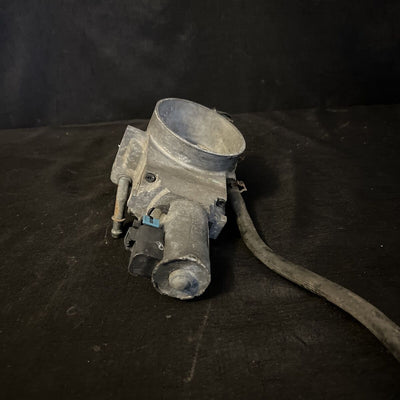 GMC Sierra 2500 6.0L Throttle Body 2000-2001 OEM 17098019
