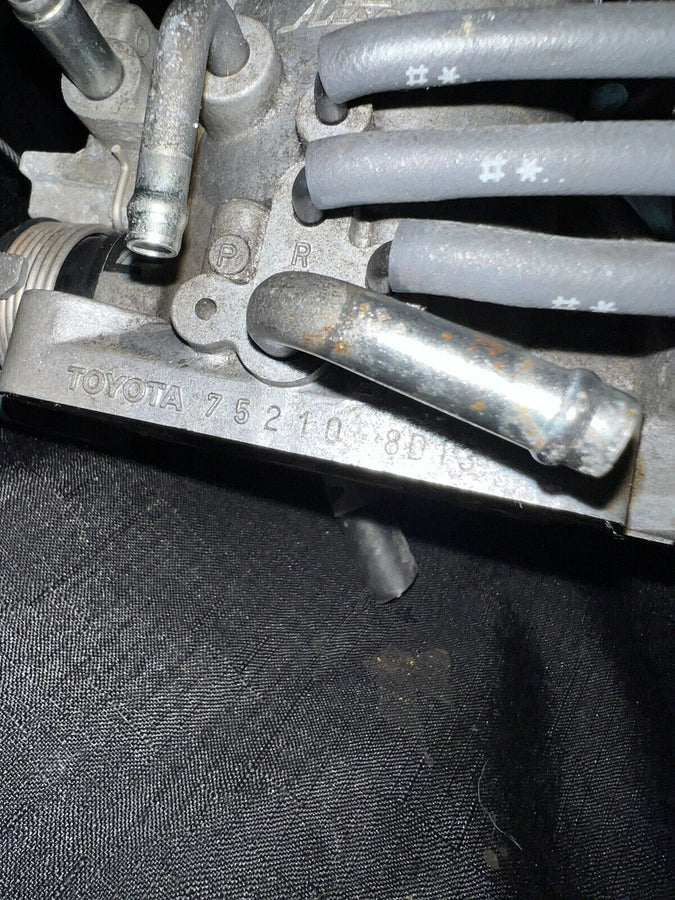 Toyota Tacoma 2.4l Throttle Body Assembly Manual Trans 22210-75210 1997-2004