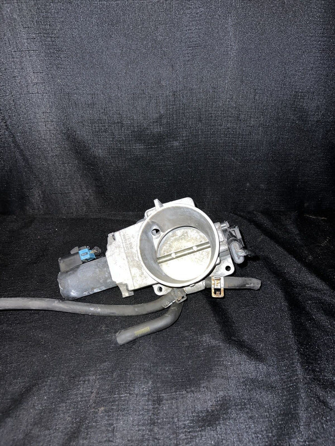 Chevrolet Silverado 1500 5.3L Throttle Body 2000-2001 OEM 17098019