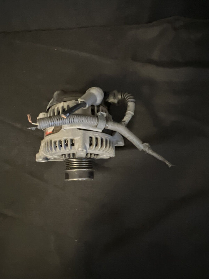 Toyota Camry Alternator 2010-2011 OEM 27060-0v060