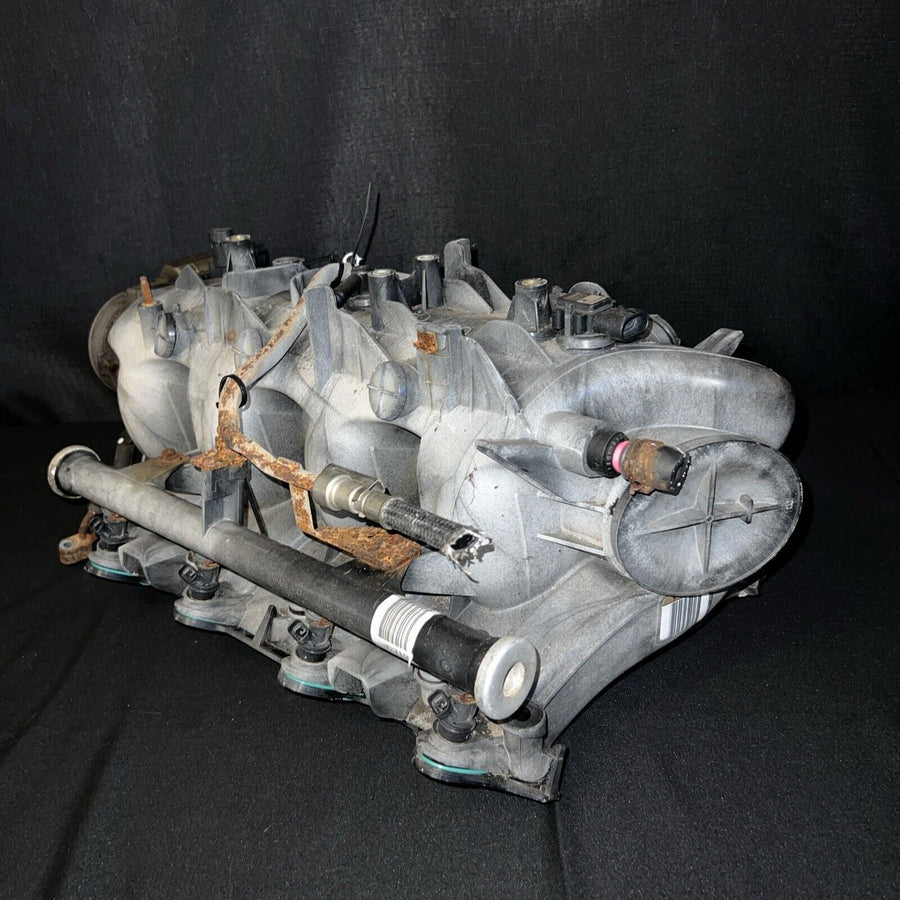 GMC Sierra 1500 Intake Manifold/Throttle Body 5.3L V8 OEM (25321788) (01-05)