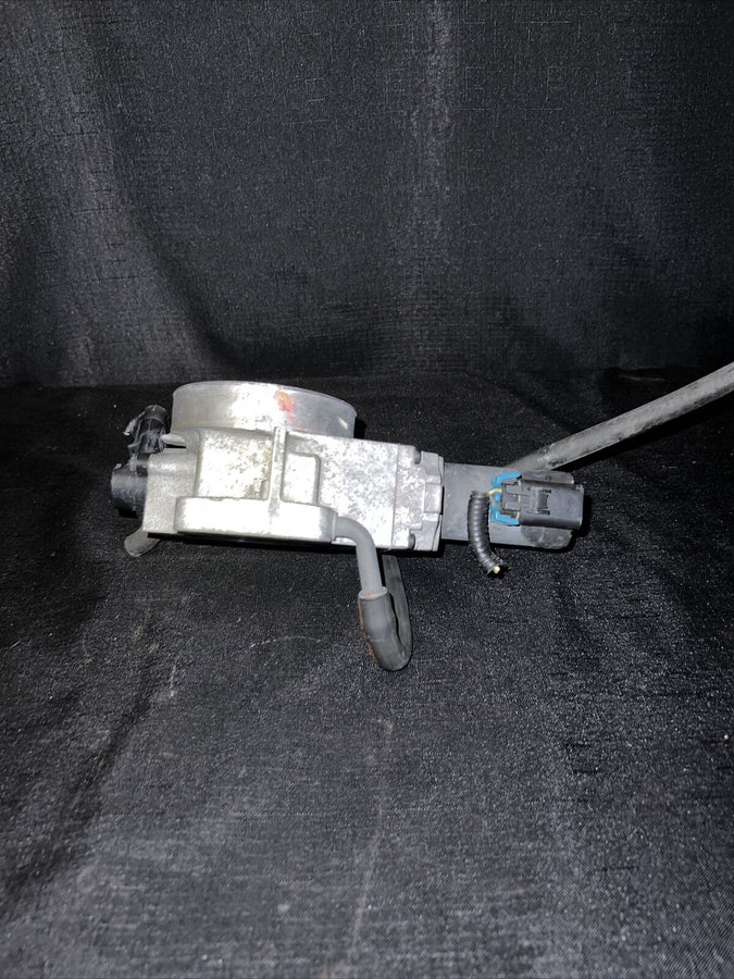 Chevrolet Silverado 1500 5.3L Throttle Body 2000-2001 OEM 17098019