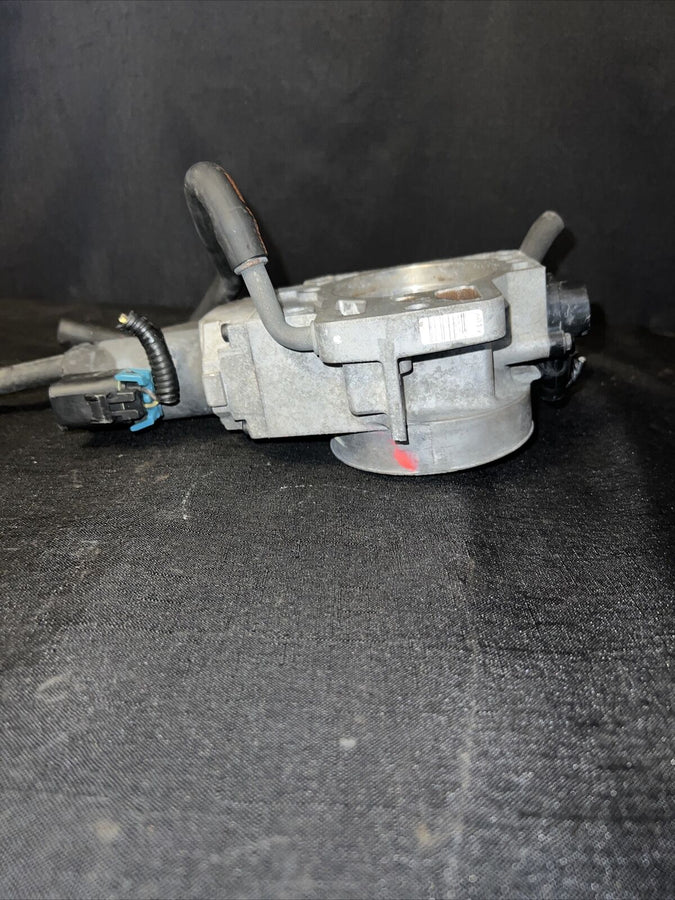 Chevrolet Silverado 1500 5.3L Throttle Body 2000-2001 OEM 17098019