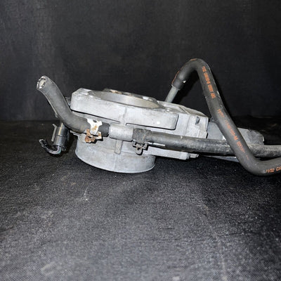Chevrolet Silverado 1500 5.3L Throttle Body 2000-2001 OEM 17098019