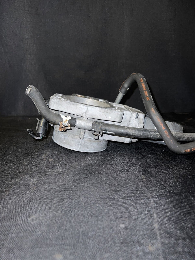 Chevrolet Silverado 1500 5.3L Throttle Body 2000-2001 OEM 17098019