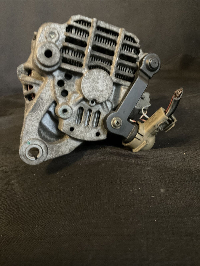 Mitsubishi Outlander Alternator L4 2.4L 03-04 OEM