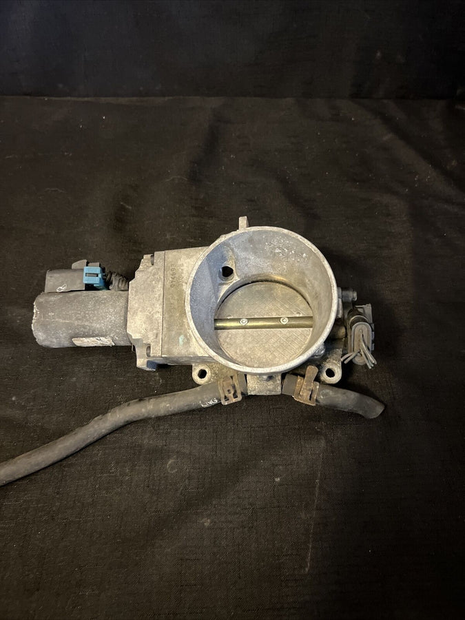 GMC Sierra 2500 6.0L Throttle Body 2000-2001 OEM 17098019