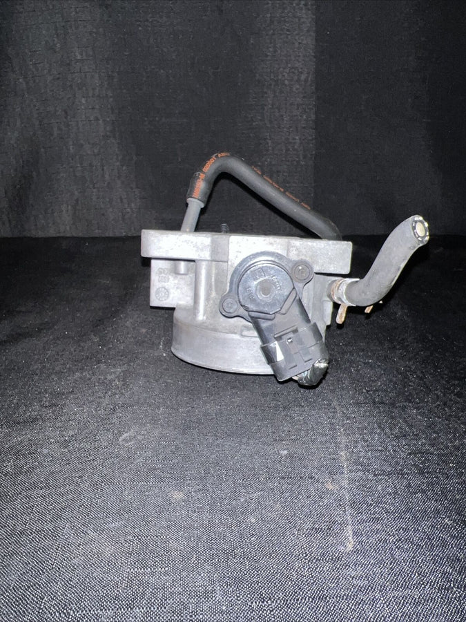 Chevrolet Silverado 1500 5.3L Throttle Body 2000-2001 OEM 17098019