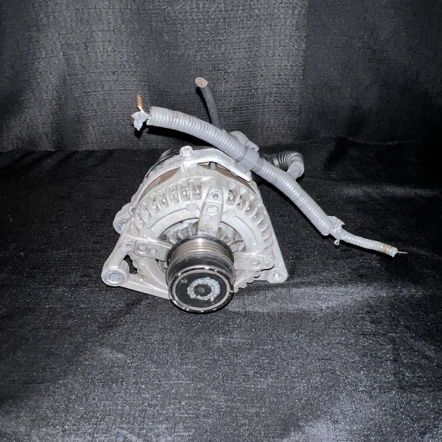 Toyota Camry Alternator 2010-2011 OEM 27060-0v060