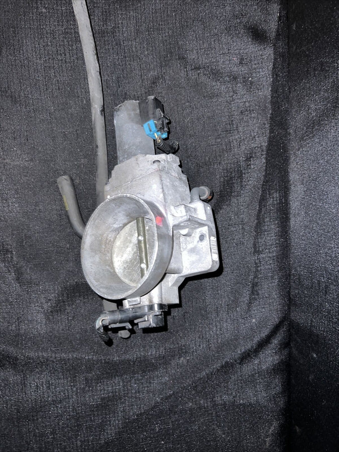 Chevrolet Silverado 1500 5.3L Throttle Body 2000-2001 OEM 17098019