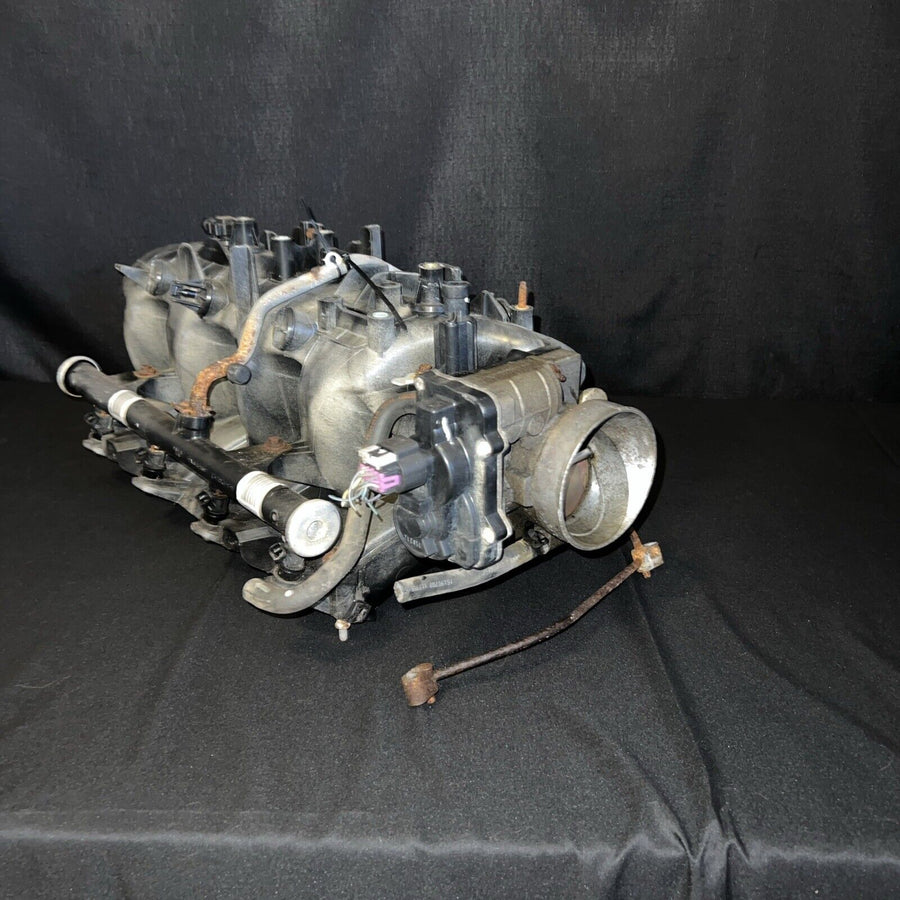 GMC Sierra 1500 Intake Manifold/Throttle Body 5.3L V8 OEM (25321788) (01-05)